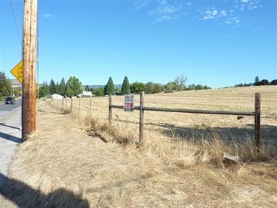 2596 E McAndrews Rd, Medford, OR 97504 - photo 4