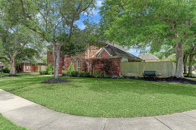 409 Silverleaf Dr, Friendswood, TX 77546 - photo 3