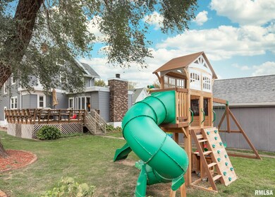 2424 4th St, Moline, IL 61265 - photo 5