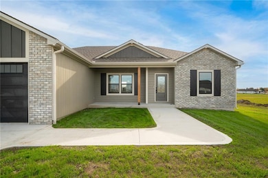 6724 Tucker Dr, Odessa, MO 64076 - photo 3