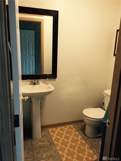 1209 Riddell Ave NE, Orting, WA 98360 - photo 6