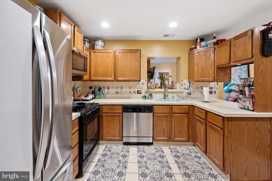 411 Snowflake Cir, Norristown, PA 19403 - photo 6