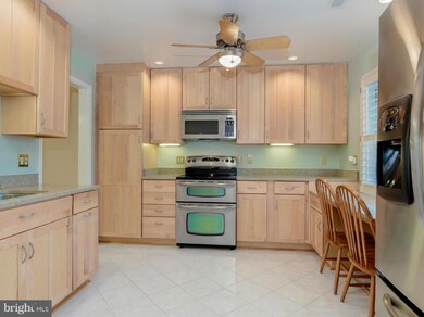 8174 Electric Ave, Vienna, VA 22182 - photo 5