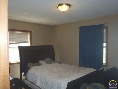 3628 SW Clare Ave, Topeka, KS 66611 - photo 4