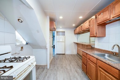 1022 Birch St, Reading, PA 19604 - photo 6