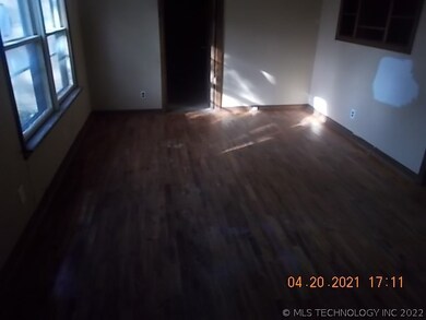 910 N Chickasaw Ave, Claremore, OK 74017 - photo 2