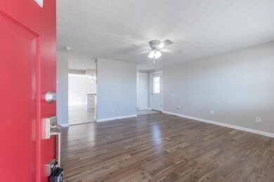 585 Fox Ridge St, Columbus, OH 43228 - photo 3