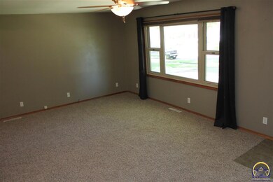 1307 SW 32nd St, Topeka, KS 66611 - photo 7