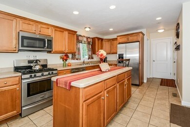 189 Laurelton St, Springfield, MA 01109 - photo 3