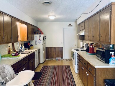 909 NW A St, Bentonville, AR 72712 - photo 3