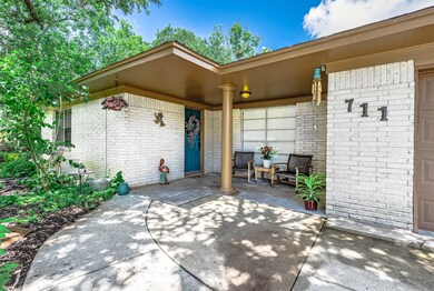 Front entry with plenty of cover from the rain and sun. Very quiet neighborhood