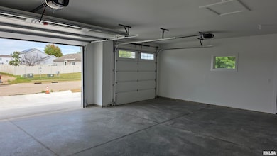 1304 W Hillcrest Dr, Chillicothe, IL 61523 - photo 4