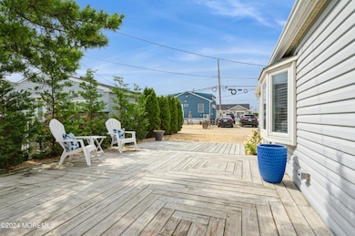 20_39EAmberjackWay_66_Deck_HiRes