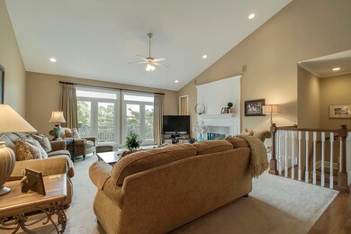 04_256 Cheestana Way_Living01
