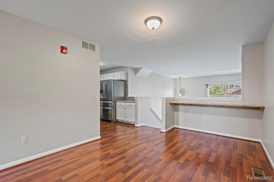 142 Sandy Ln, Walled Lake, MI 48390 - photo 6