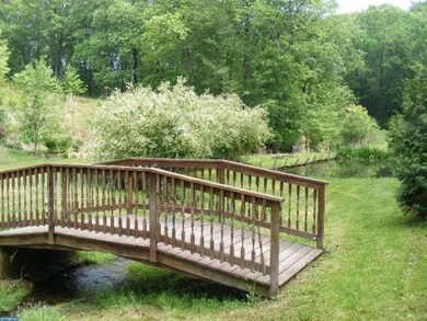 215 Blue Rocks Rd, Lenhartsville, PA 19534 - photo 4