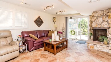 121 S Elm Tree Ln, Elmhurst, IL 60126 - photo 4