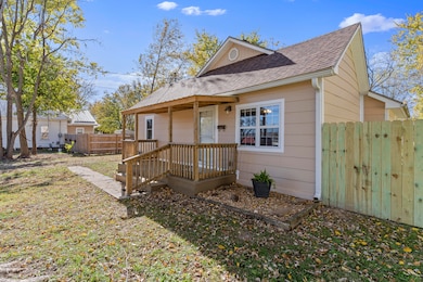 529 S Clay St, Marshfield, MO 65706 - photo 4