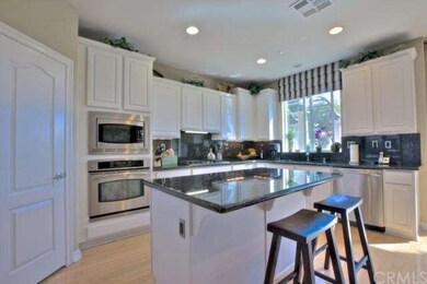 Spacious kitchen with lots of storage, pantry, sit