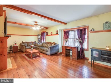 21 S Chestnut Ct, Perkasie, PA 18944 - photo 2