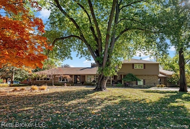 7357 W Greenwich Dr, Bloomfield Hills, MI 48301 - photo 3