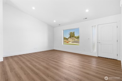 314 N Sandy Loop, Moses Lake, WA 98837 - photo 3