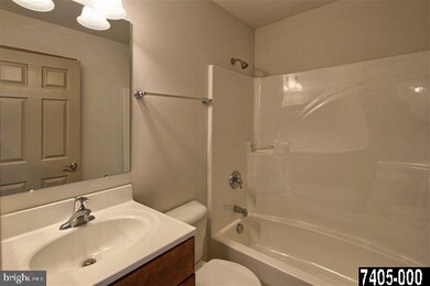 7 Jay Cir unit 904, Lemoyne, PA 17043 - photo 5