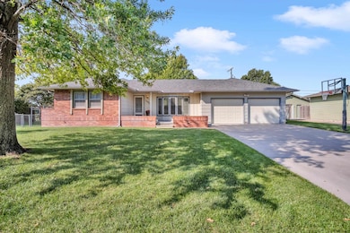 1405 Grandview Ave, Newton, KS 67114 - photo 2