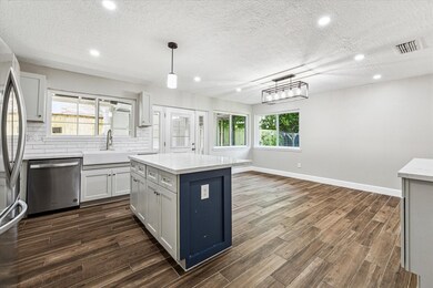 16810 Hibiscus Ln, Friendswood, TX 77546 - photo 6