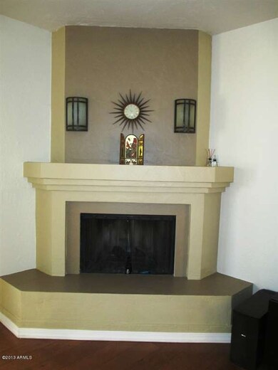 Via Del Valle-Fireplace