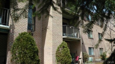 913 Cold Spring Rd unit 8, Allentown, PA 18103 - photo 2
