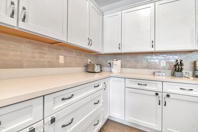 2693 Dani-010-19-DLB 9732-MLS_Size