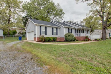205 Shapard Dr, Shelbyville, TN 37160 - photo 2
