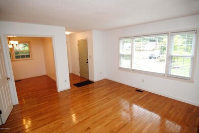 404 S Bennett St, Burgaw, NC 28425 - photo 6