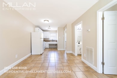 211 Oak St unit 3, Clarksville, TN 37042 - photo 4