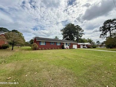 1005 Pinecrest St, Williamston, NC 27892 - photo 4