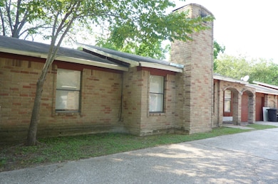 8916 Carousel Ln unit A, Houston, TX 77080 - photo 2