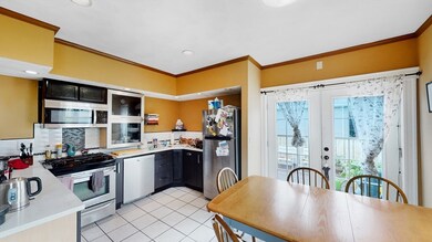 69 Myrtle St unit 4, Somerville, MA 02145 - photo 3