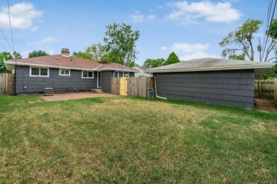 R - Byron Ave 074