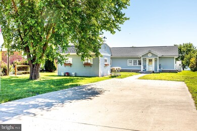 472 Shore Dr, Colonial Beach, VA 22443 - photo 2