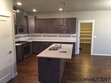 2242 NE Evergreen Ave, Albany, OR 97321 - photo 2