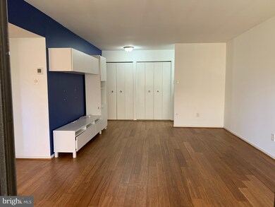 1658 Parkcrest Cir unit 301, Reston, VA 20190 - photo 2