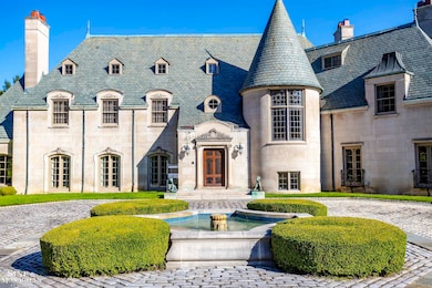 273 Ridge Rd, Grosse Pointe Farms, MI 48236 - photo 2