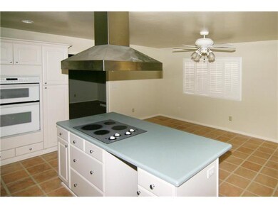 4846 Kelly Dr, Carlsbad, CA 92008 - photo 5