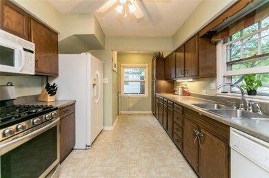 3011 Wilson Ave SW, Cedar Rapids, IA 52404 - photo 6