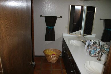 Full hall bath