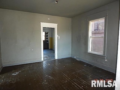 1410 W 4th St, Davenport, IA 52802 - photo 5