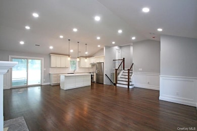 16 Eleanor Rd, Plainview, NY 11803 - photo 3