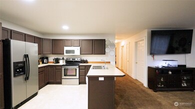 550 Newport Plaza, East Wenatchee, WA 98802 - photo 3