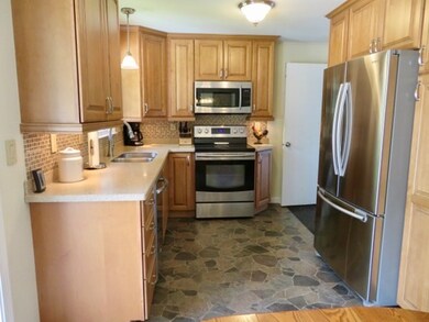 9 Plain St, Easthampton, MA 01027 - photo 5